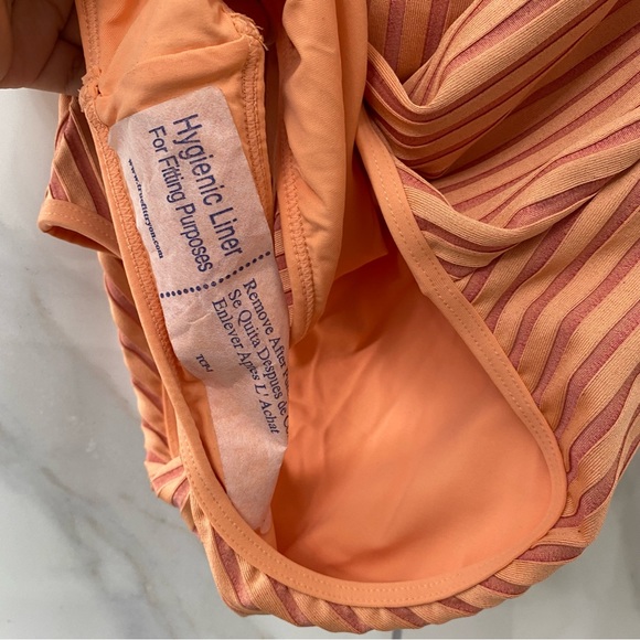 New! L*SPACE Ribbed Float On One Piece Swimsuit - Picture 7 of 8